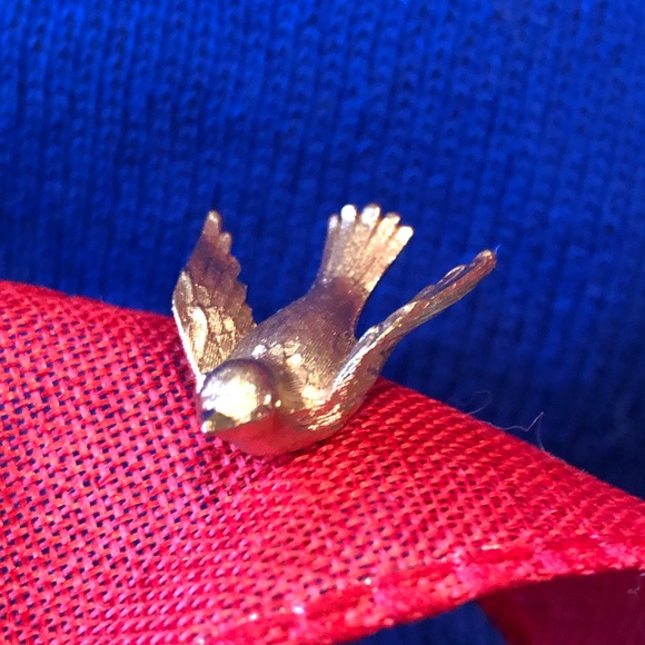 AVON vintage 1976 Gilded Bird Pin - Picture 4 of 11